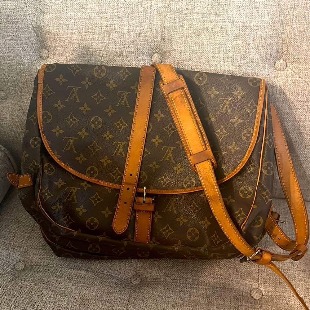 Louis Vuitton Saumur 35
